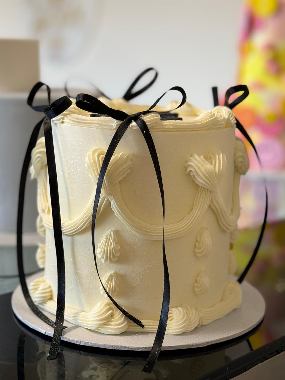 The Trend in white - Baked By Opy